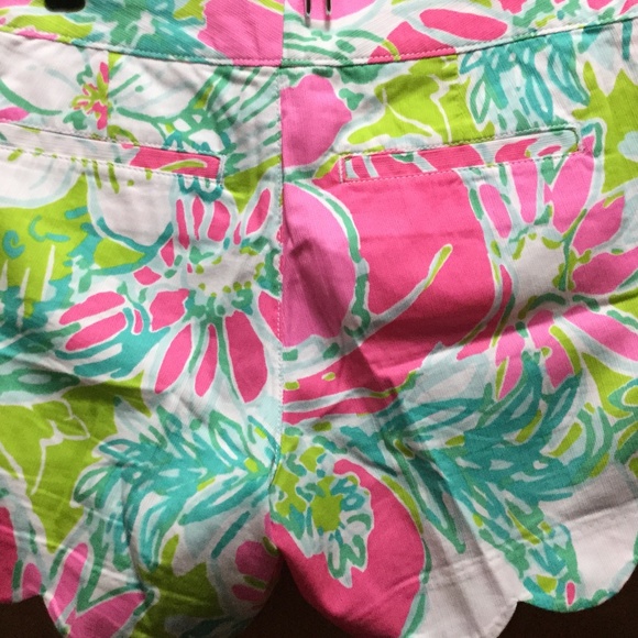 Lilly Pulitzer buttercup shorts - Picture 2 of 4